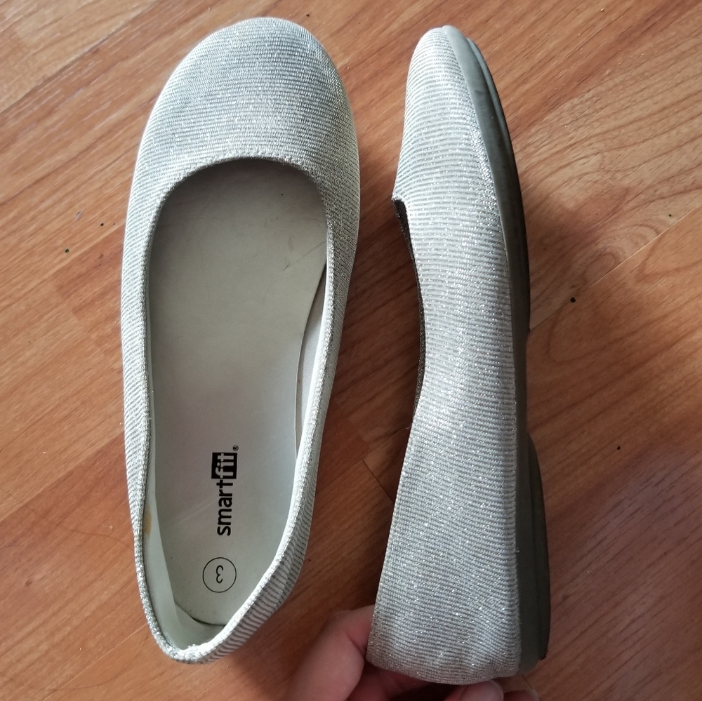 🤩Flats / shoes / light silver & gold ✌Like New